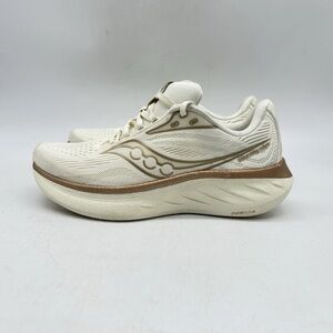 Saucony Endorphin Shift 3 running shoe. Cream with gold detail. Size 8